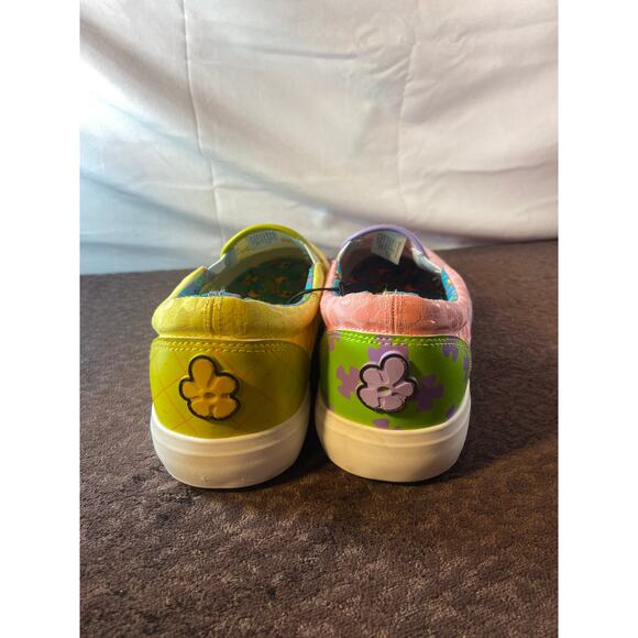 Sponge Bob slip on shoes - Picture 2 of 4